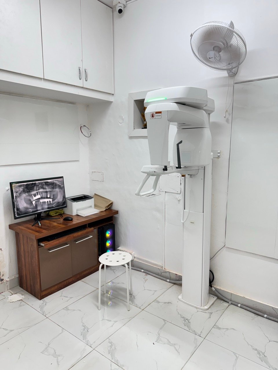 In-house OPG X-ray suite at Mezan Dental Perfections